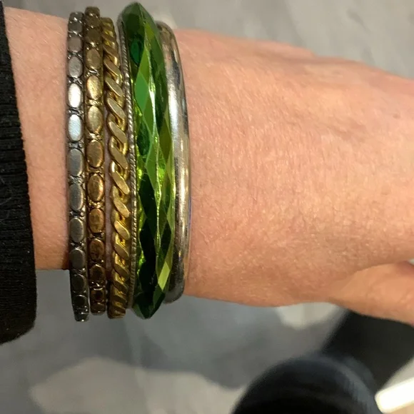 Six bracelets - Picture 2 of 6